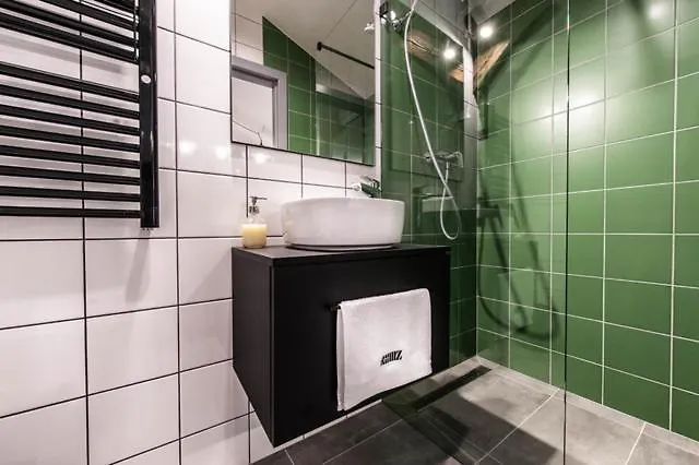 With An Ac - Dietla 51 Street