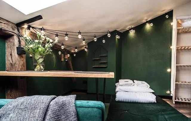 With An Ac - Dietla 51 Street Apartment *